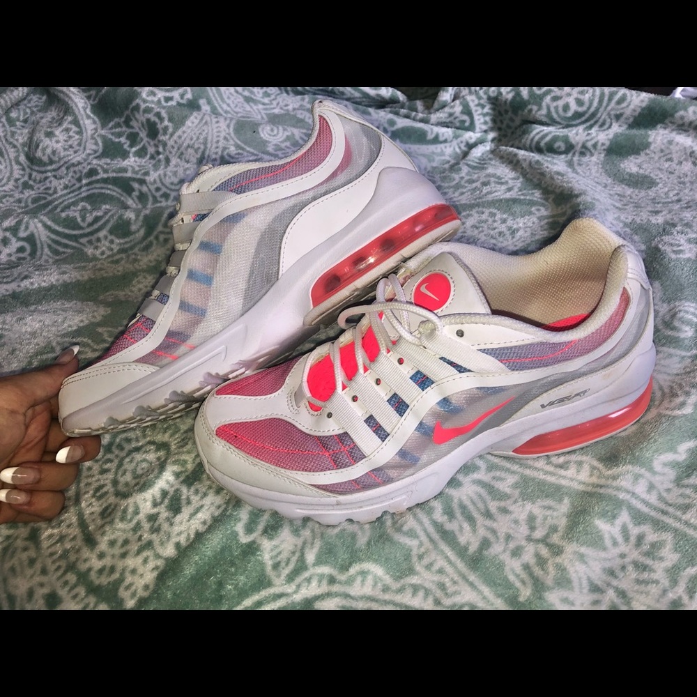 Nike Tennis Shoes! 💗